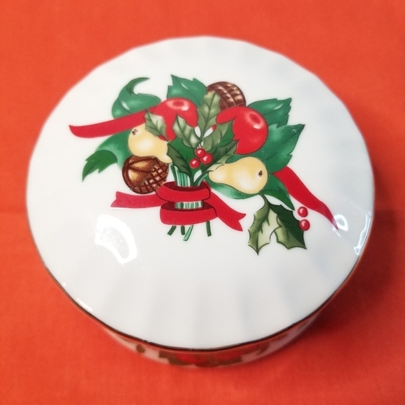 Vintage Heritage House Round Christmas Fine Porcelain Trinket Music Box. - Picture 1 of 7